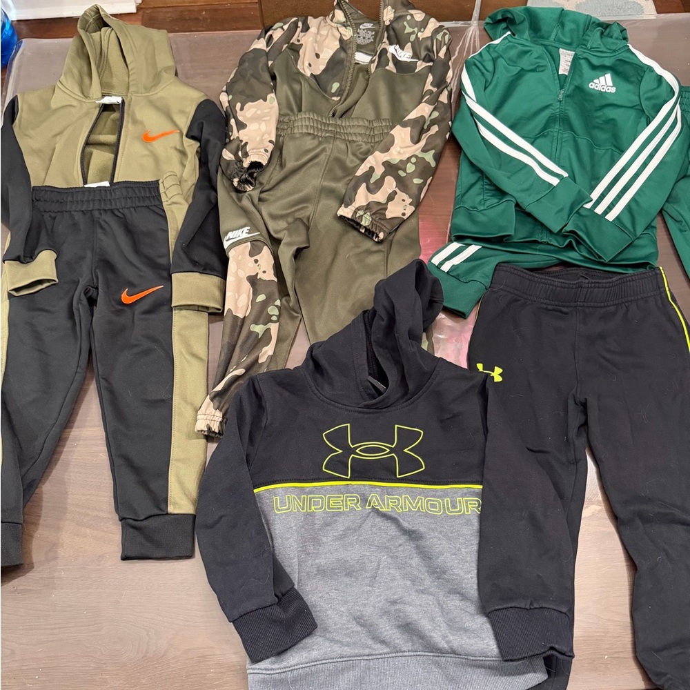 Toddler boy clothing sets  4T lot